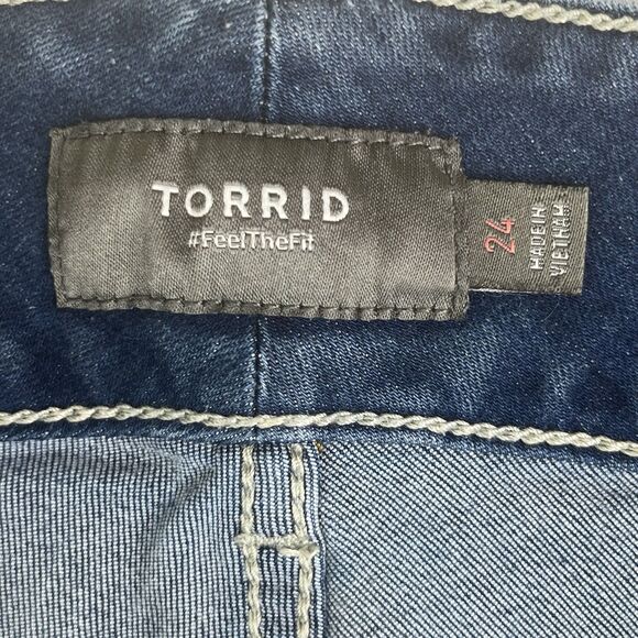 Torrid Blue Denim Jean Shorts Women’s Plus Size 24 3 ButtonsSummer - Picture 12 of 12